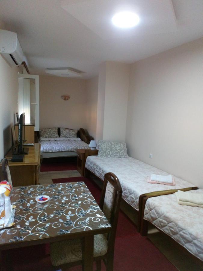 Guest House Green View Πίροτ Εξωτερικό φωτογραφία