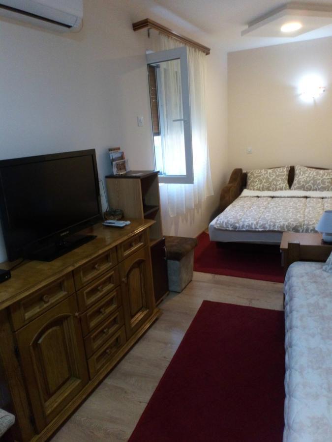 Guest House Green View Πίροτ Εξωτερικό φωτογραφία