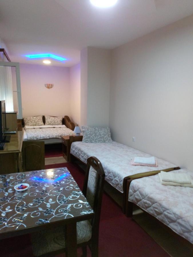 Guest House Green View Πίροτ Εξωτερικό φωτογραφία