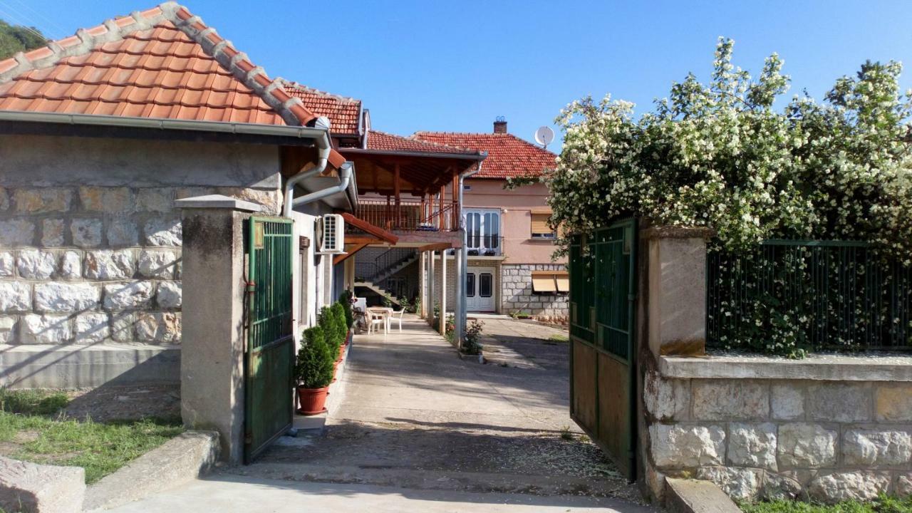 Guest House Green View Πίροτ Εξωτερικό φωτογραφία